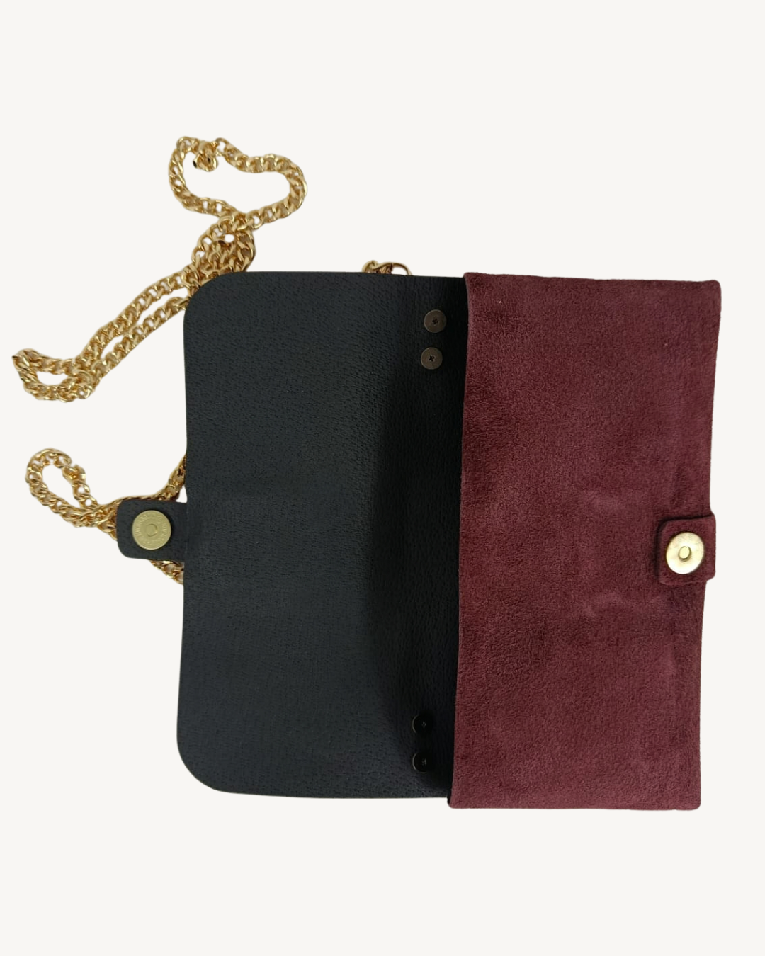 Bolso bandolera de piel de ante italiano visto de frente
