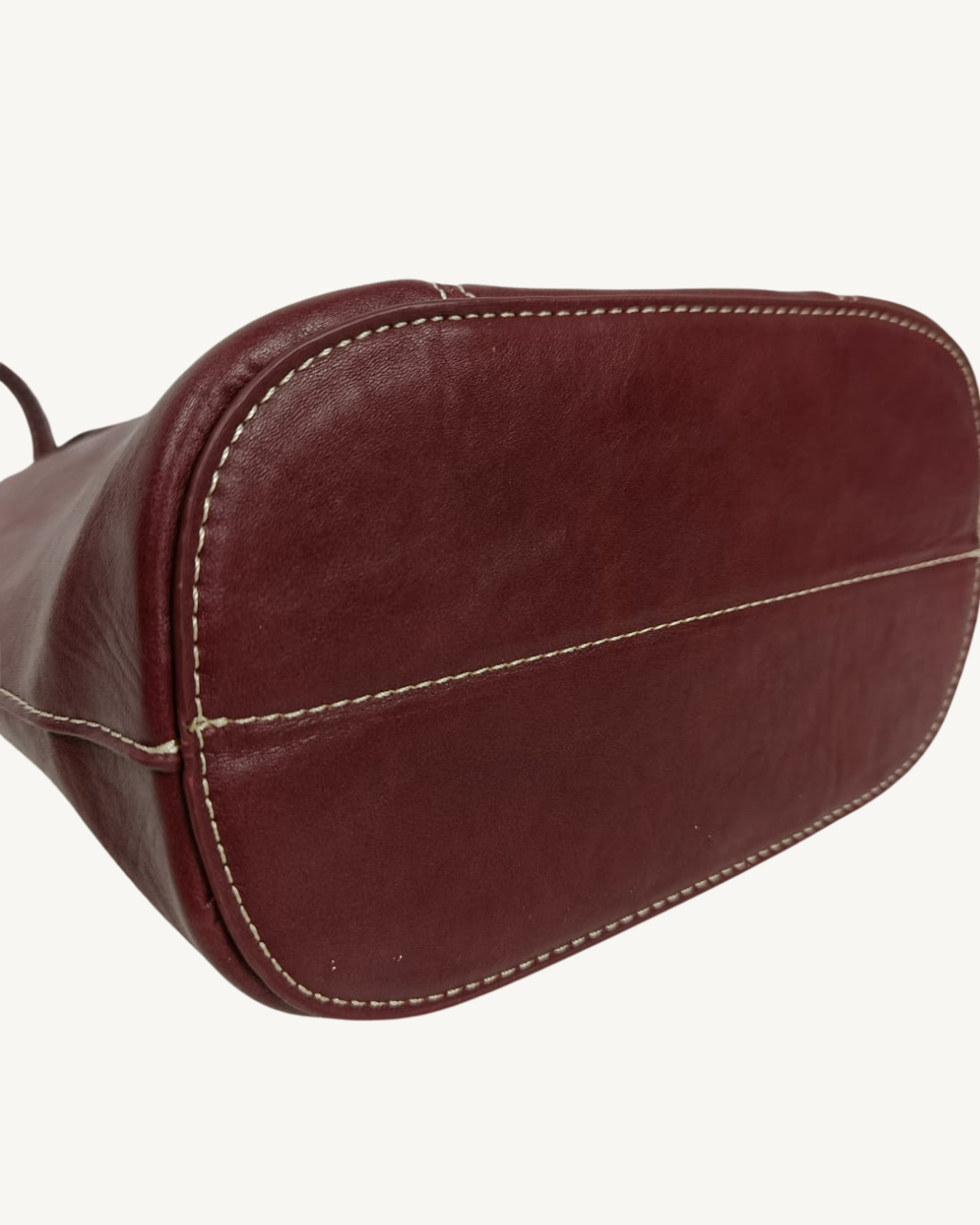 Sac à main bandoulière femme avec rabat bordeaux et bandoulière réglable