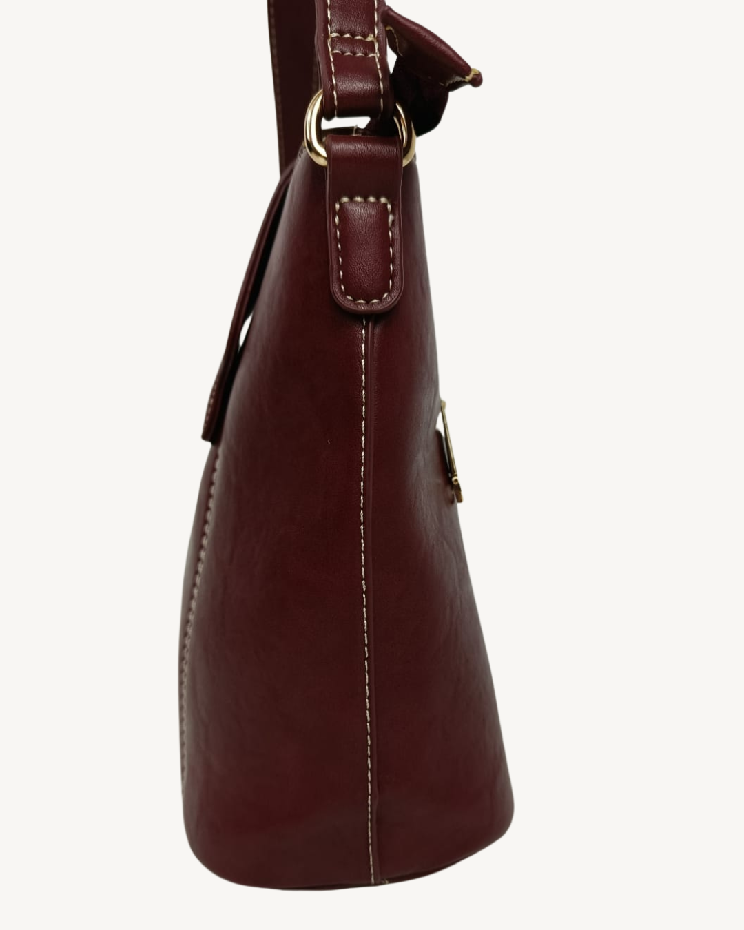 Sac à main bandoulière femme avec rabat bordeaux et bandoulière réglable
