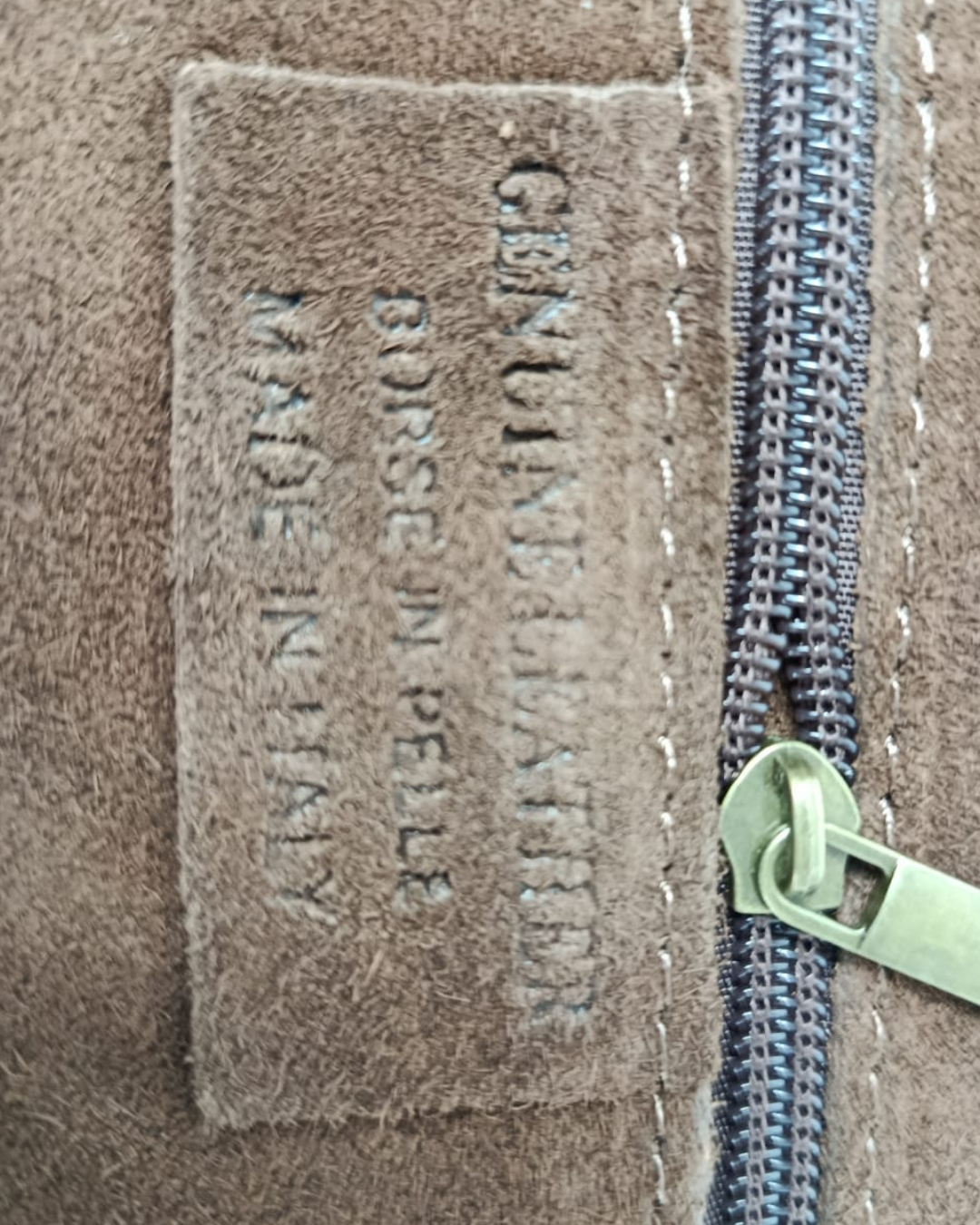 Bolso hobo de piel de ante marrón estilo otoño invierno