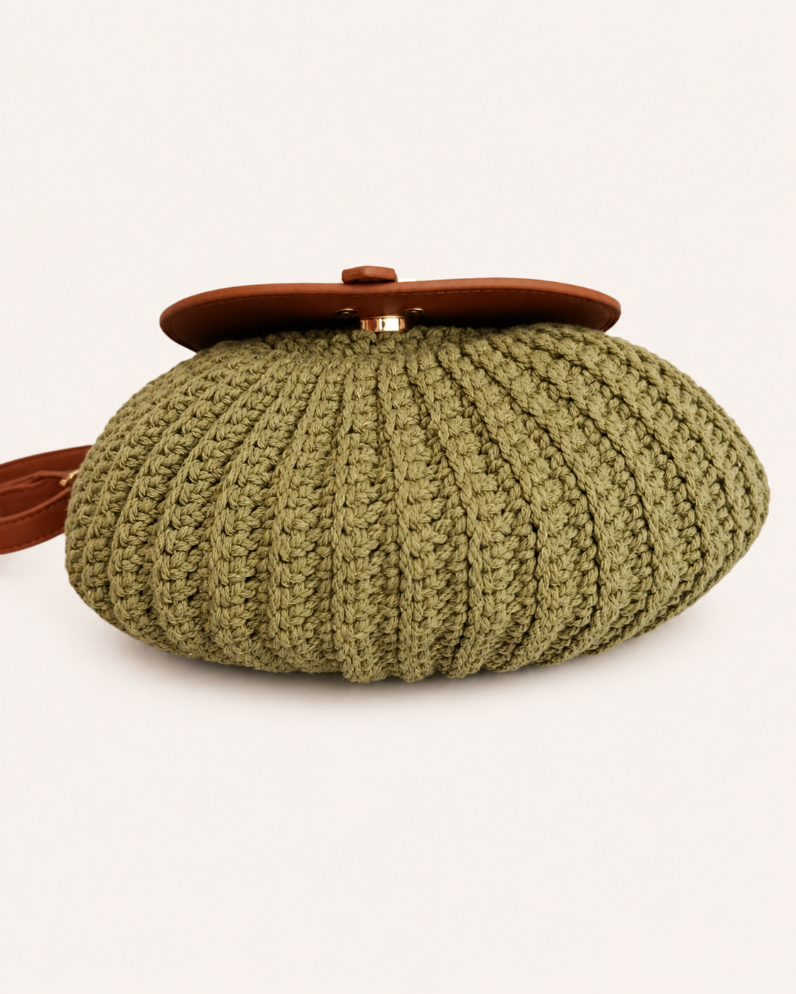 Bolso Bandolera Crochet Verde Oliva con Solapa Camel